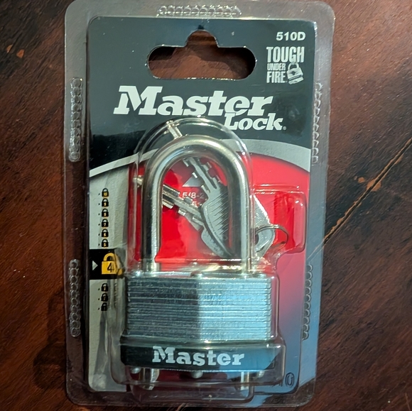 Master Lock Silver Padlock - Picture 1 of 3